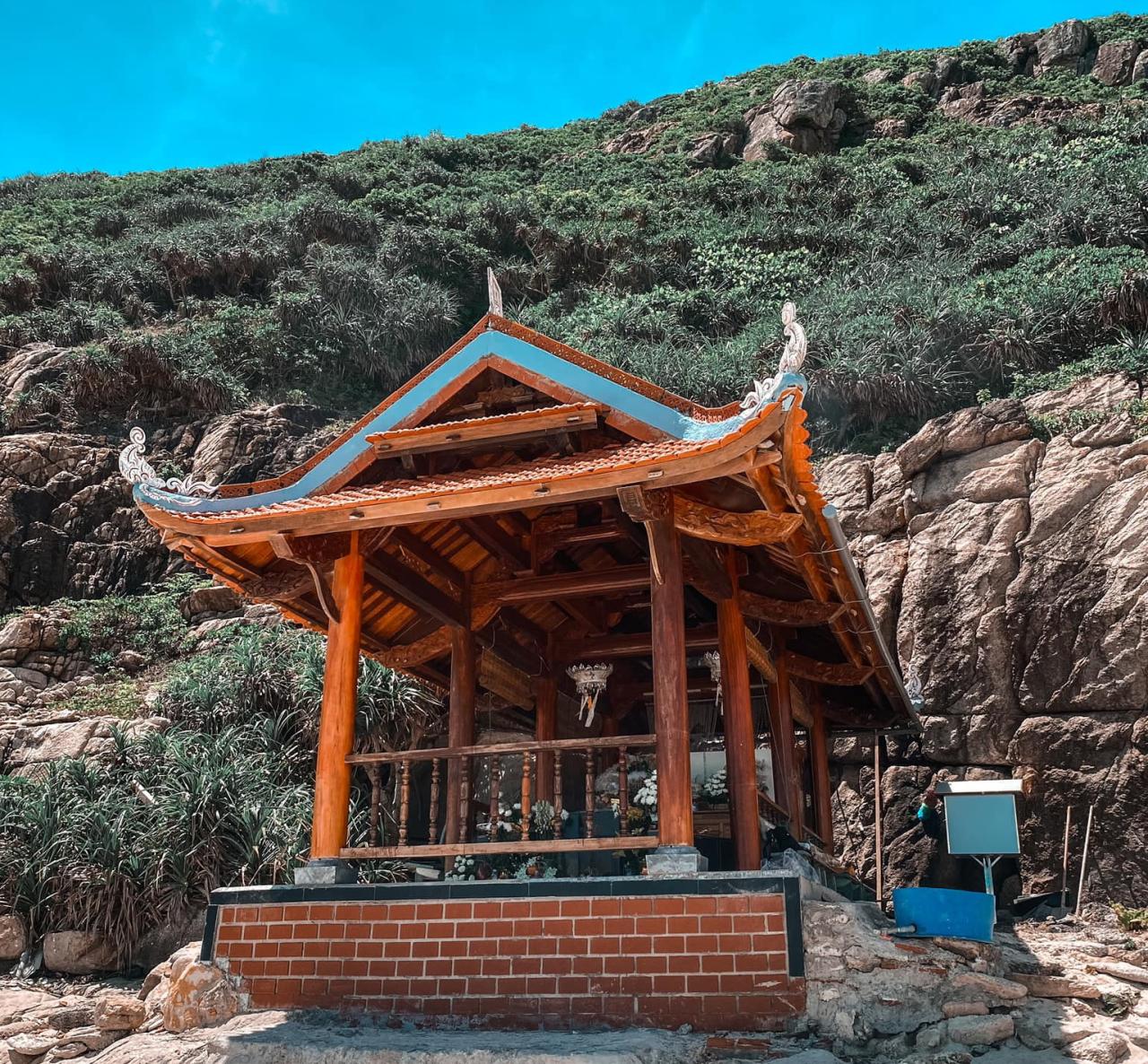 Miếu Cô Vân Côn Đảo
