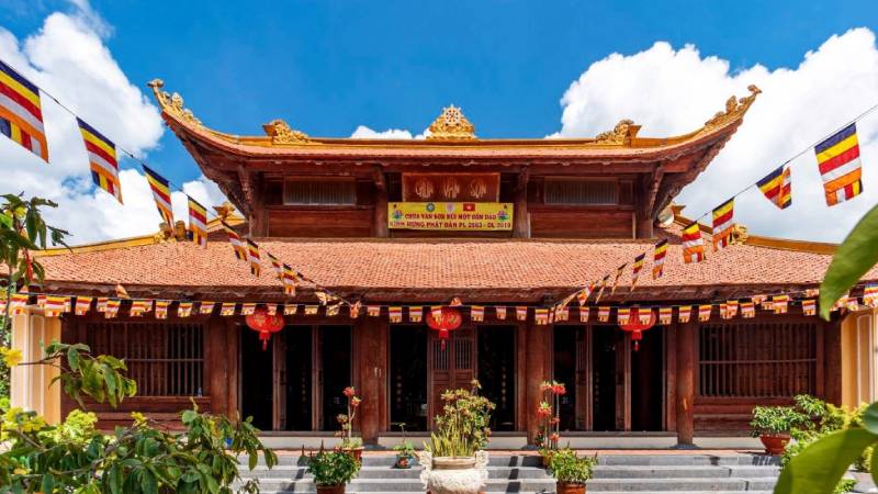 Chánh điện của chùa Núi Một