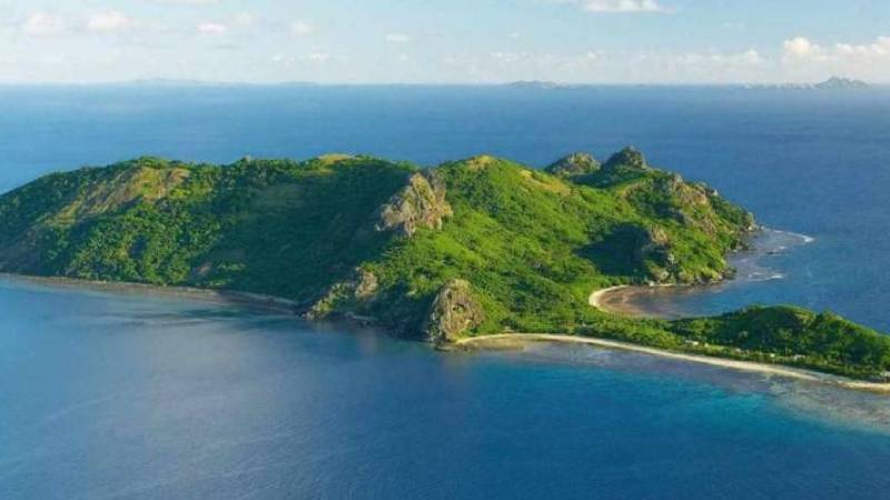 Hòn Bảy Cạnh nhìn từ trên cao