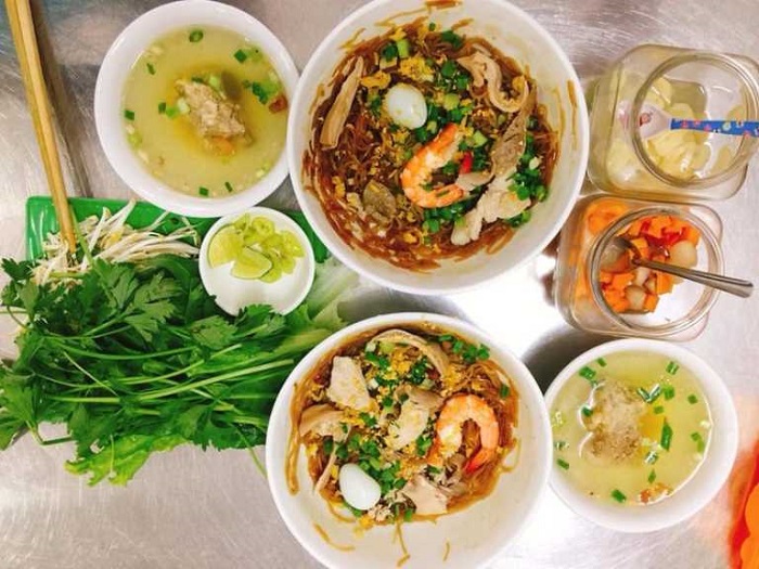 quan-an-sang-ngon-o-con-dao-hu-tieu