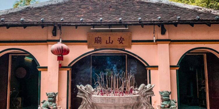 Miếu Bà Phi Yến Côn Đảo (An Sơn Miếu)